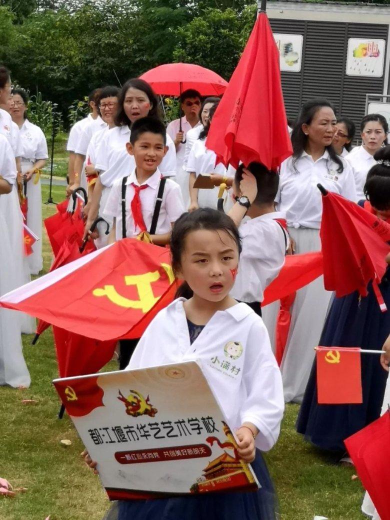世界冠军示范!乒乓球拍粘贴过程